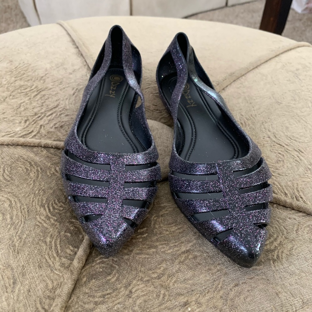 Black pointed jelly flats